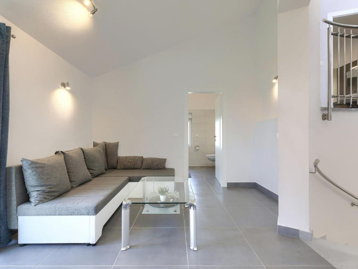 Holiday Home Villa Gocci By Interhome Kmeti Bagian luar foto
