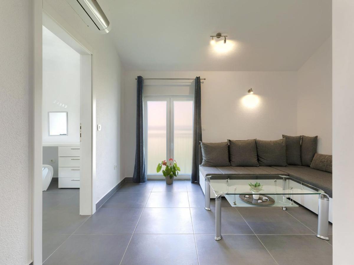 Holiday Home Villa Gocci By Interhome Kmeti Bagian luar foto