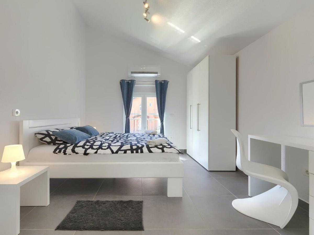 Holiday Home Villa Gocci By Interhome Kmeti Bagian luar foto