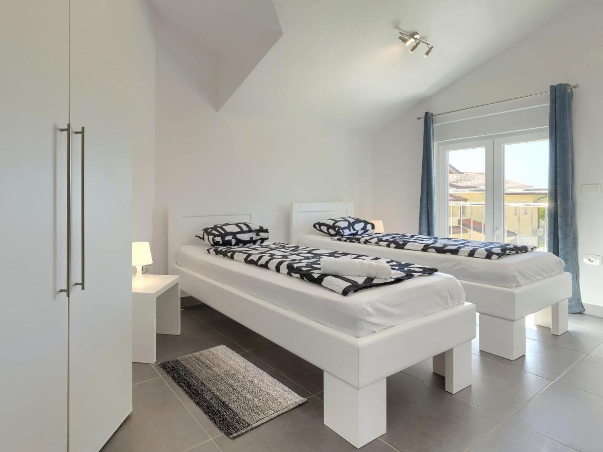 Holiday Home Villa Gocci By Interhome Kmeti Bagian luar foto