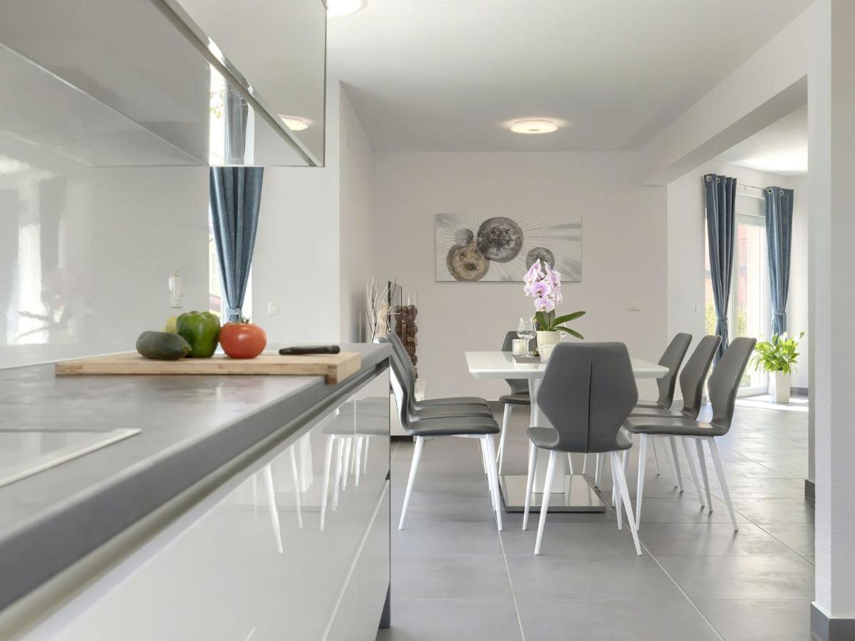 Holiday Home Villa Gocci By Interhome Kmeti Bagian luar foto