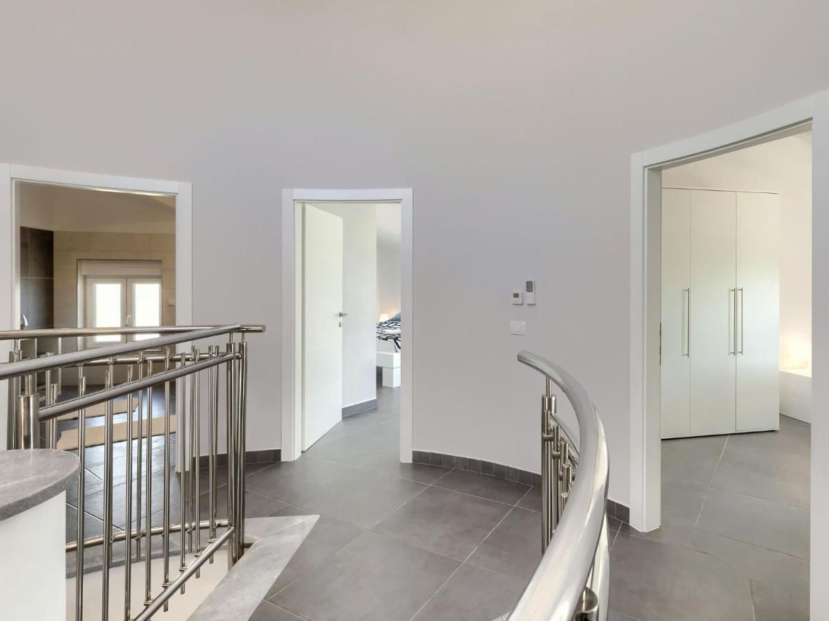 Holiday Home Villa Gocci By Interhome Kmeti Bagian luar foto