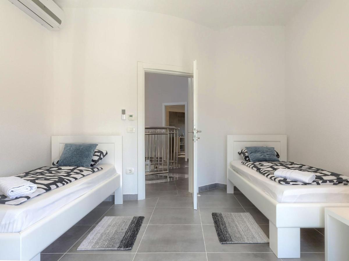 Holiday Home Villa Gocci By Interhome Kmeti Bagian luar foto