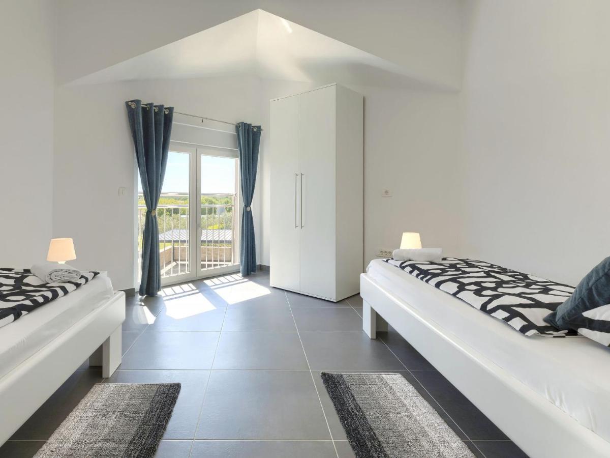 Holiday Home Villa Gocci By Interhome Kmeti Bagian luar foto
