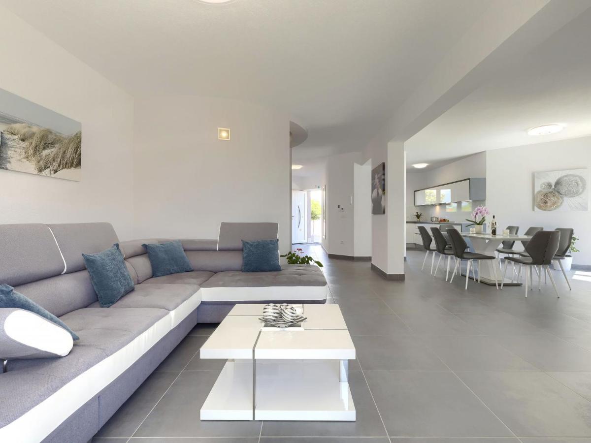Holiday Home Villa Gocci By Interhome Kmeti Bagian luar foto
