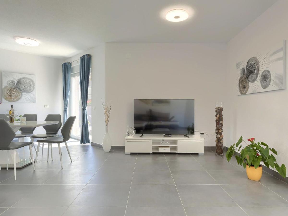 Holiday Home Villa Gocci By Interhome Kmeti Bagian luar foto