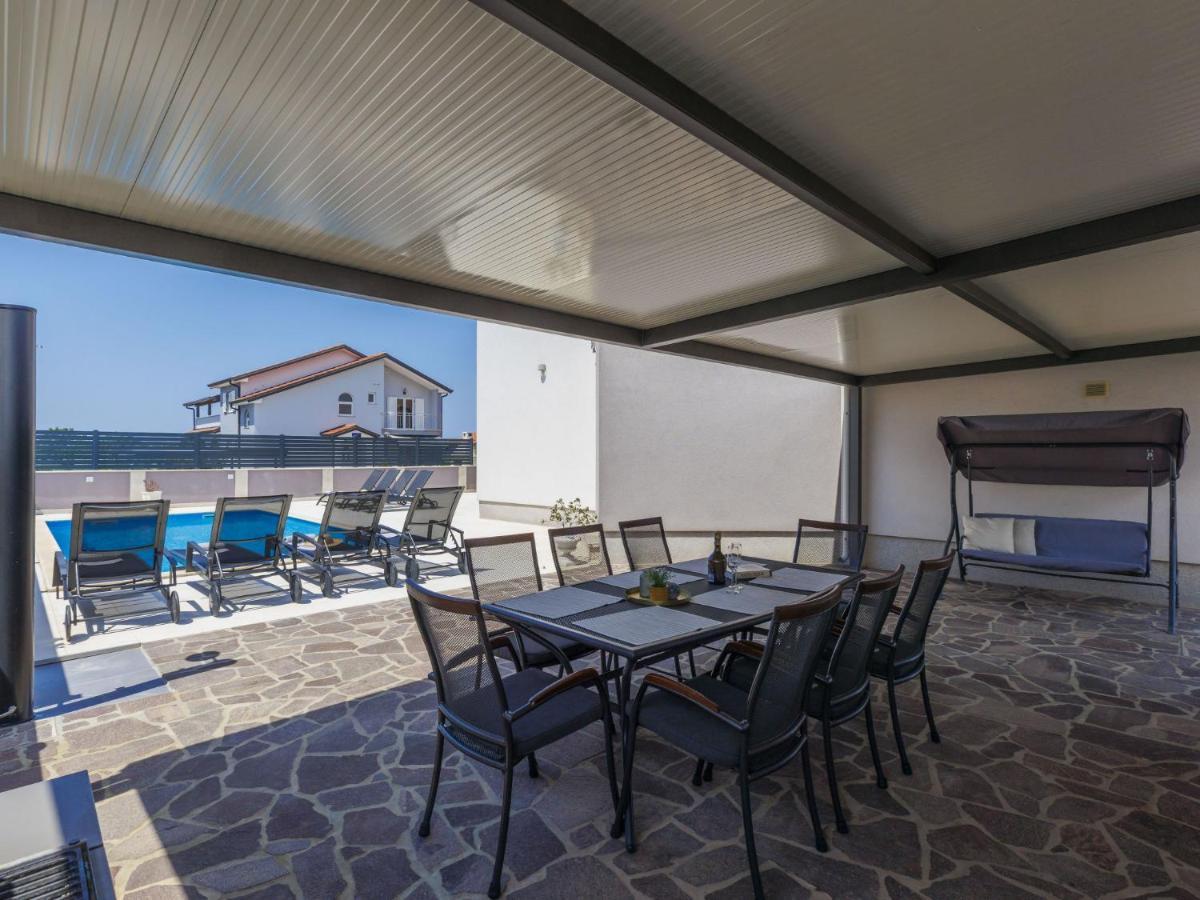Holiday Home Villa Gocci By Interhome Kmeti Bagian luar foto