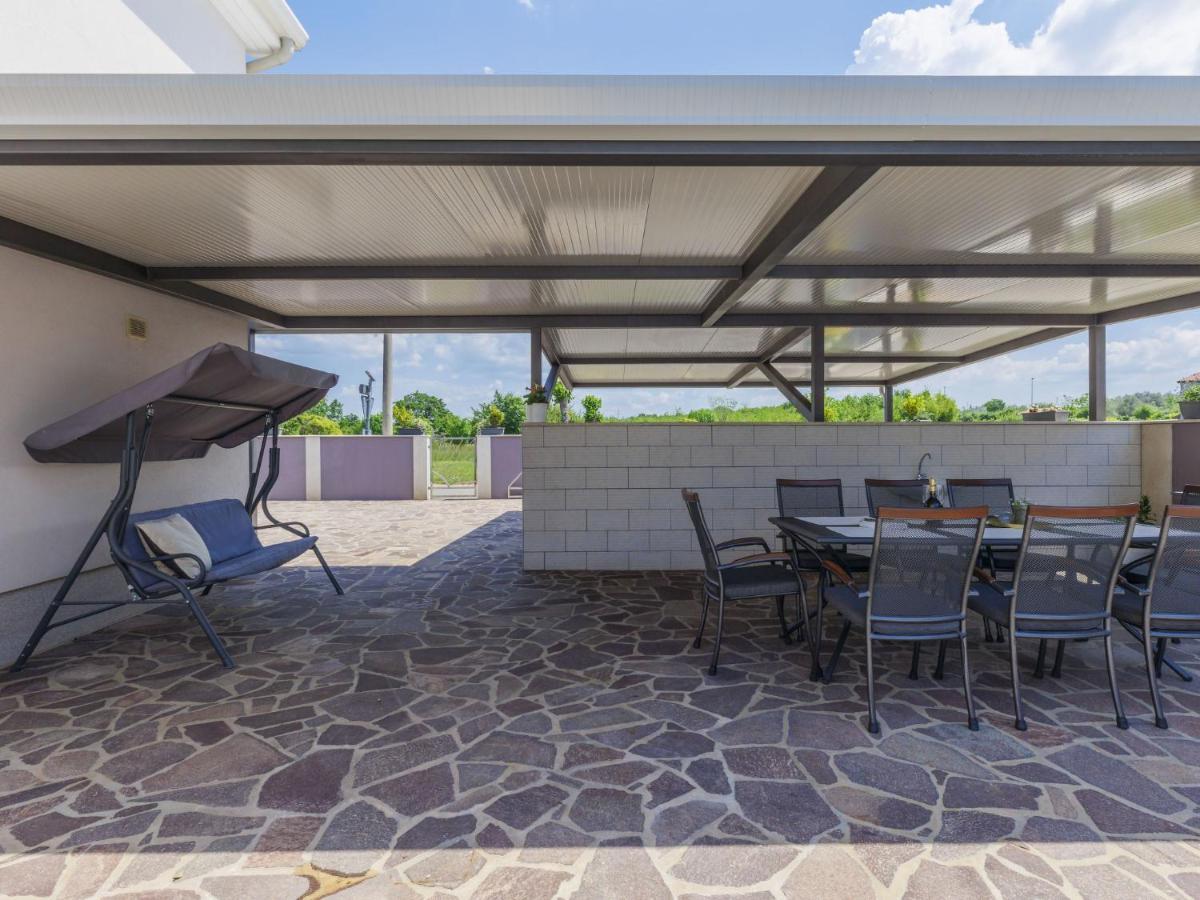 Holiday Home Villa Gocci By Interhome Kmeti Bagian luar foto